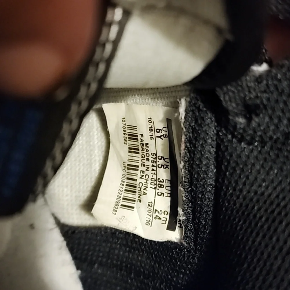 Jordan 1 High shoes in 6 youth - Picture 3 of 4